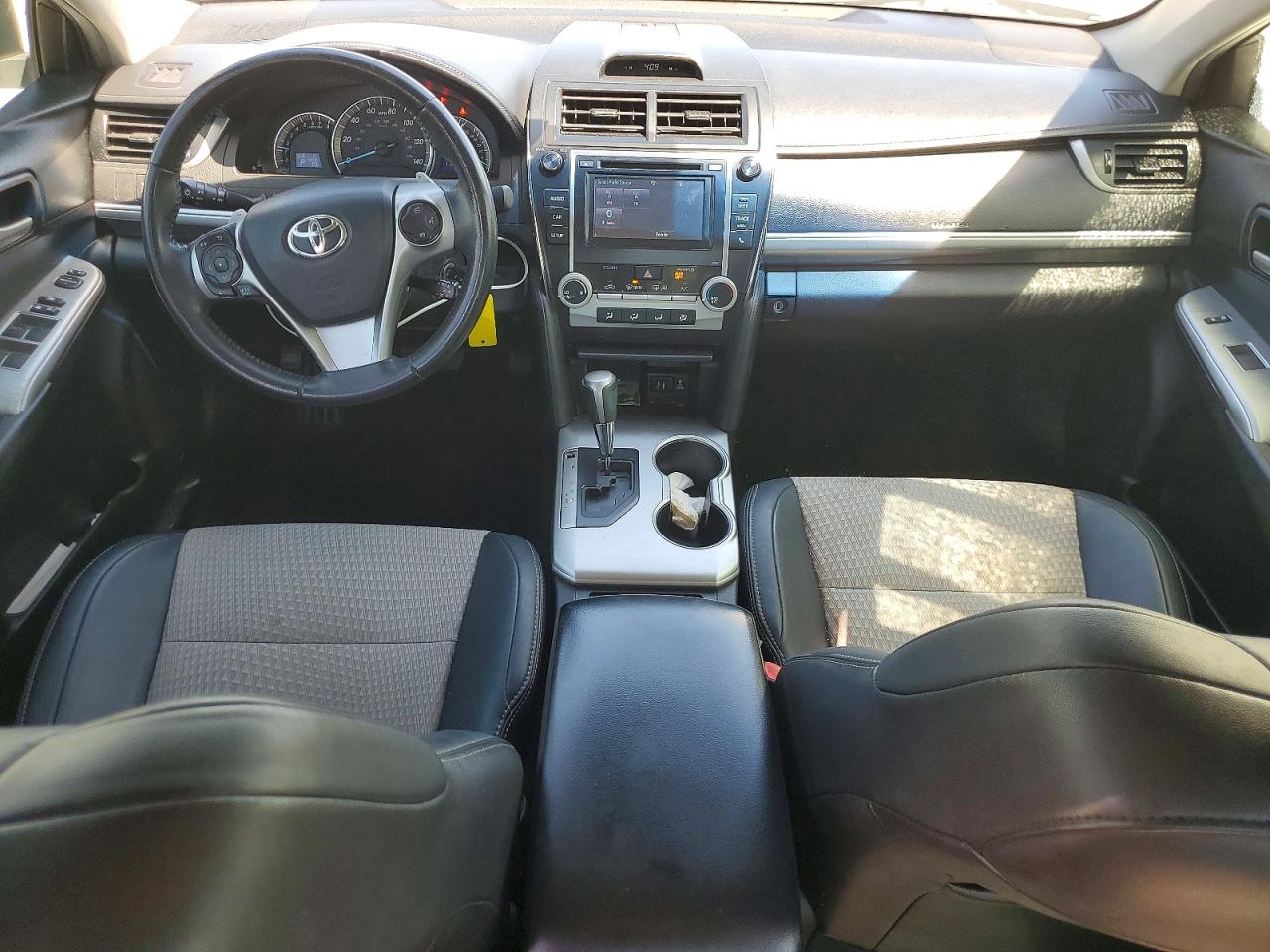 2014 TOYOTA CAMRY SE photo 15