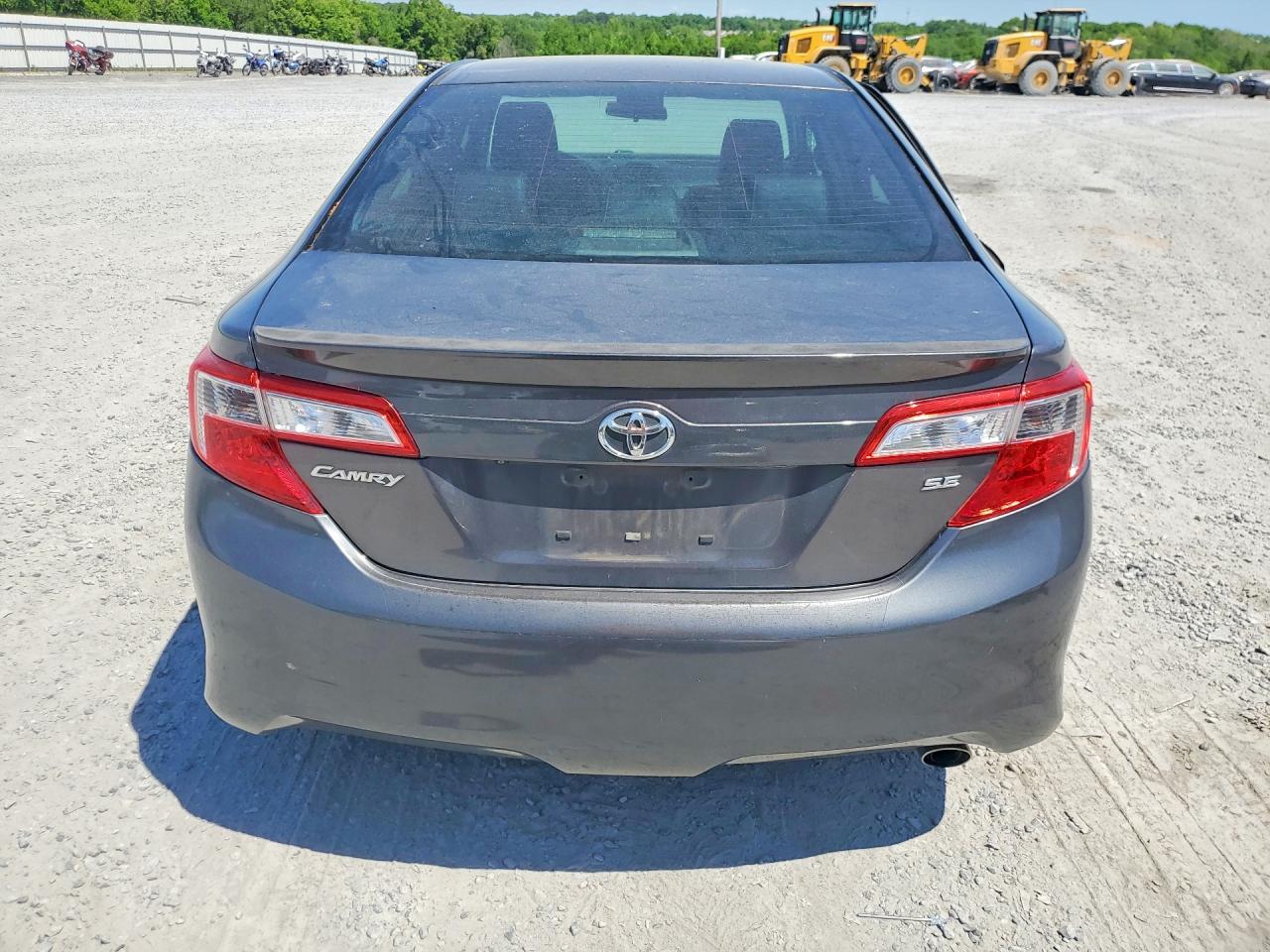 2014 TOYOTA CAMRY SE photo 11
