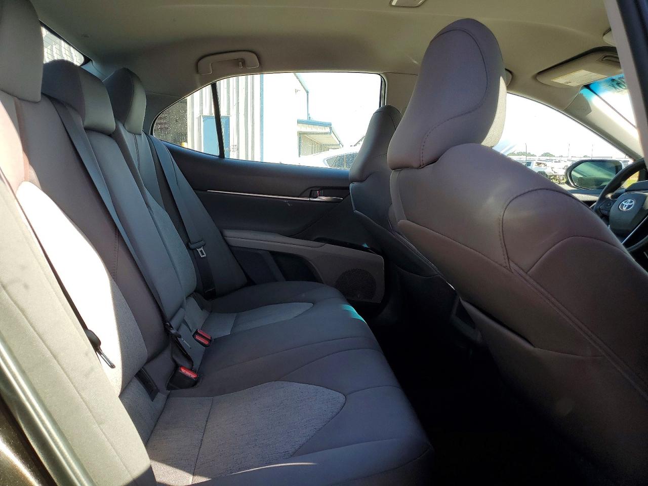 2019 TOYOTA CAMRY LE photo 19