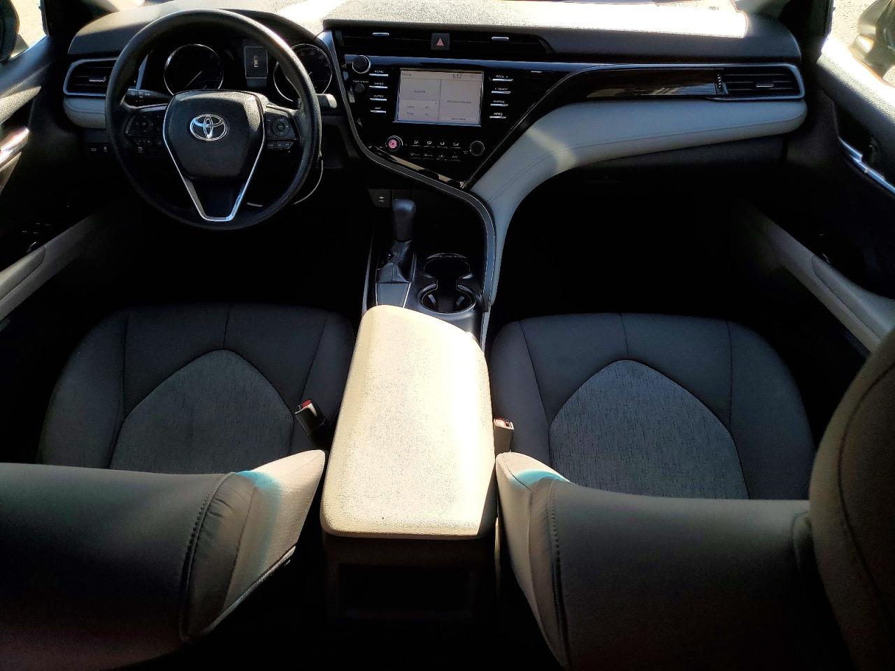2019 TOYOTA CAMRY LE photo 15