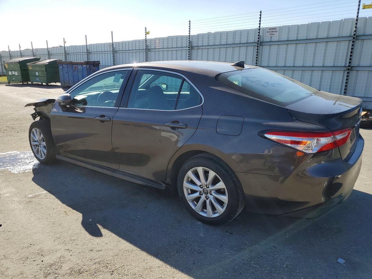 2019 TOYOTA CAMRY LE photo 3