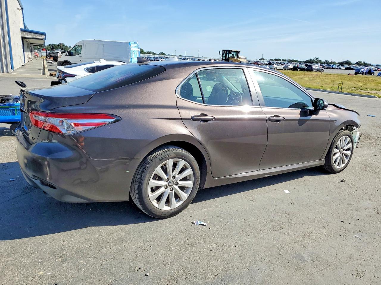 2019 TOYOTA CAMRY LE photo 5