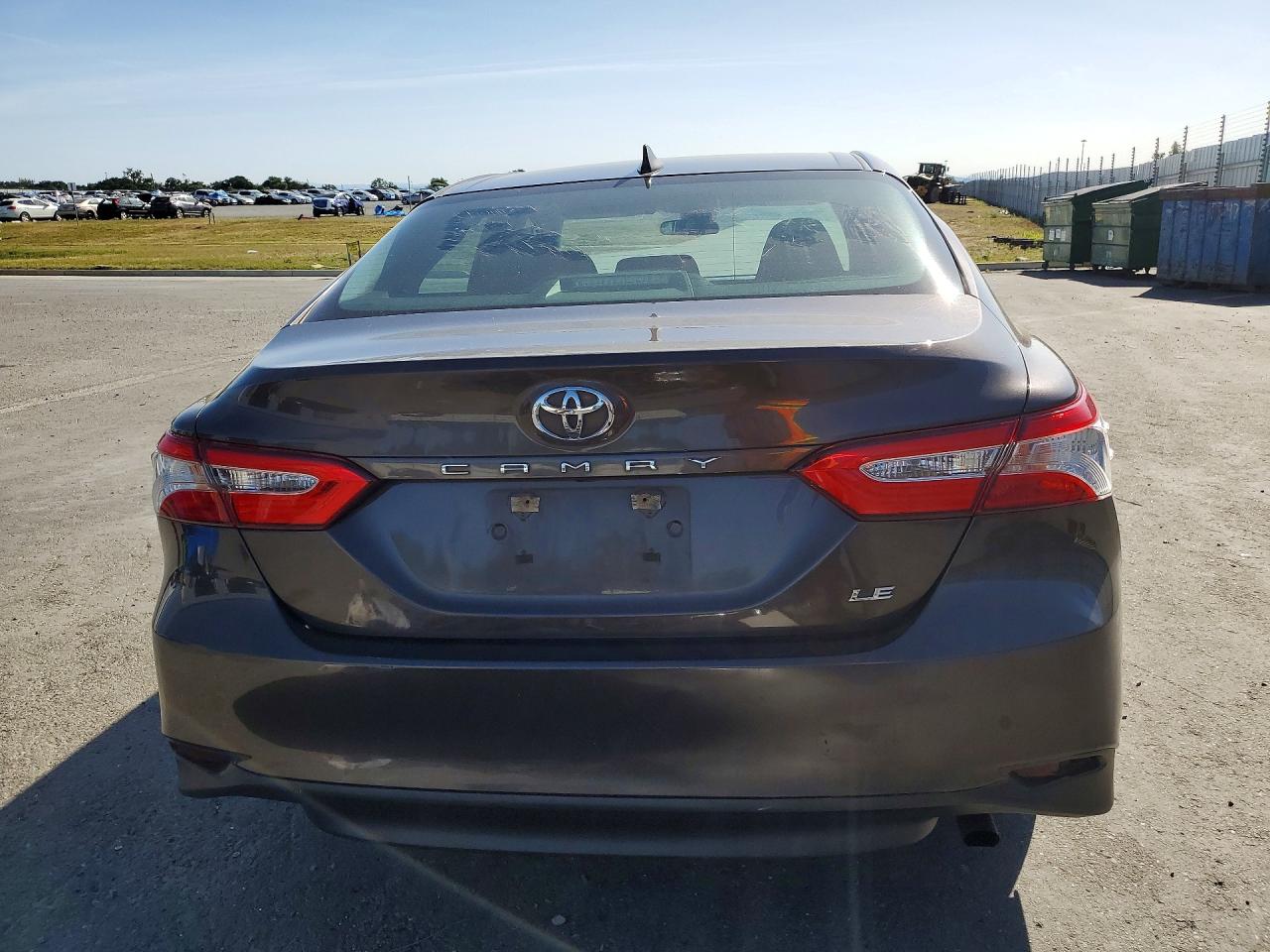 2019 TOYOTA CAMRY LE photo 11