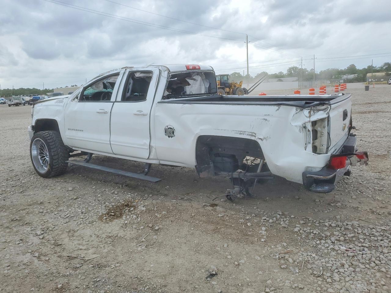 2015 CHEVROLET SILVERADO C1500 LT photo 3