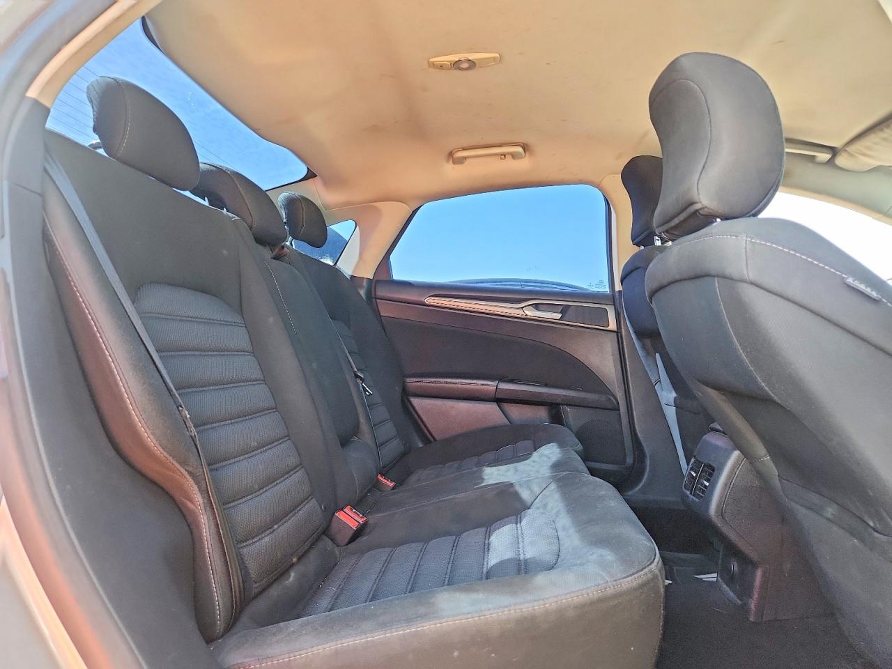 2017 FORD FUSION SE photo 19