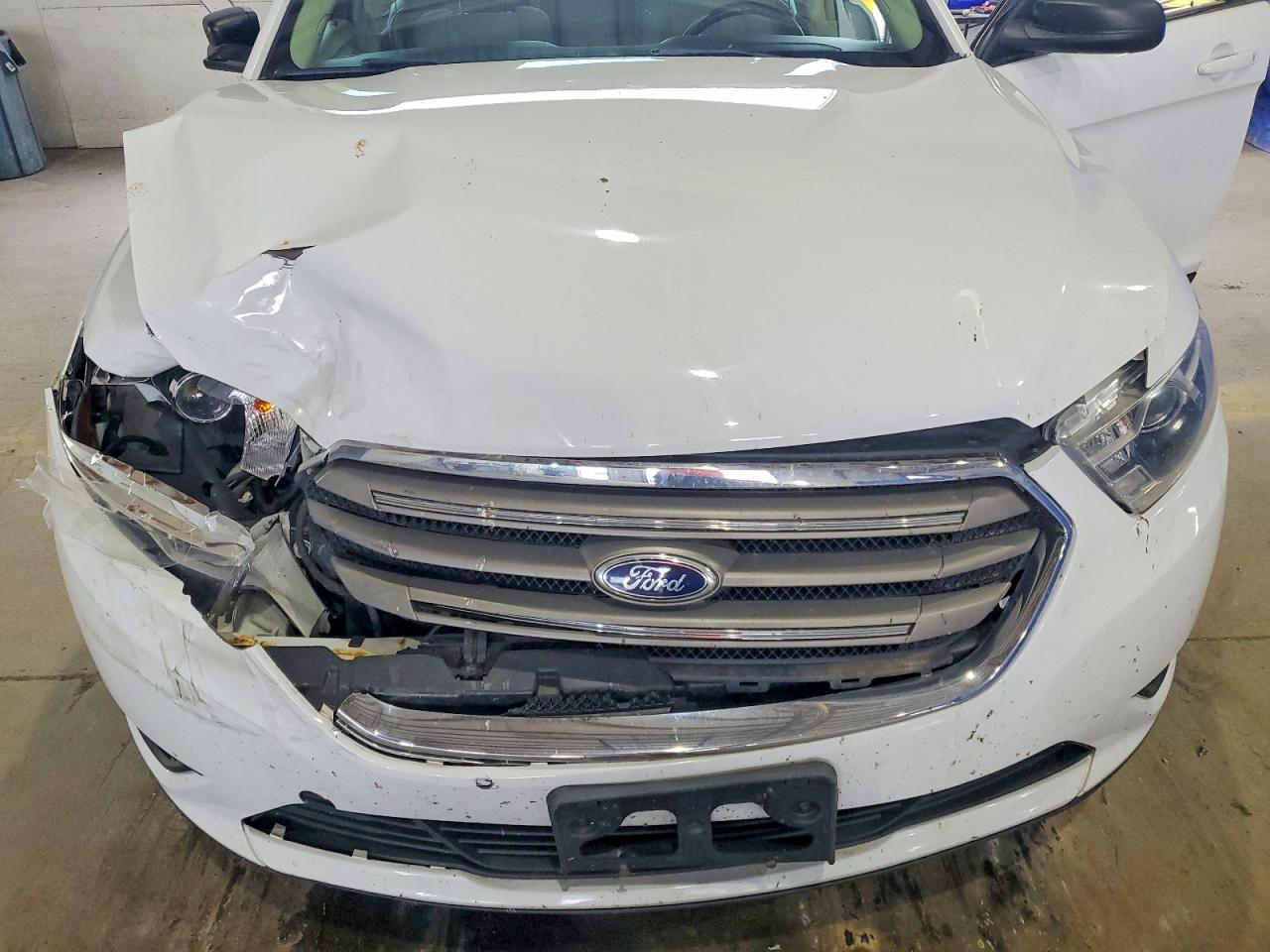 2014 FORD TAURUS SE photo 21