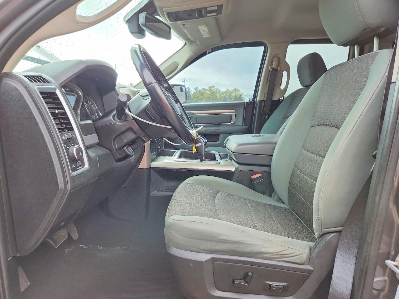 2015 RAM 1500 SLT photo 19