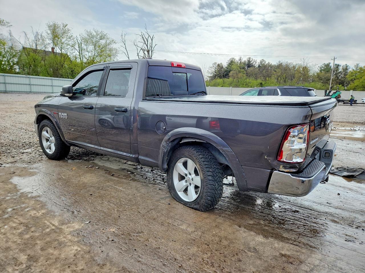 2015 RAM 1500 SLT photo 4