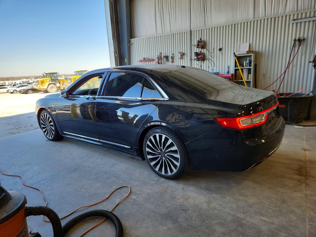 2017 LINCOLN CONTINENTAL BLACK LABEL photo 3