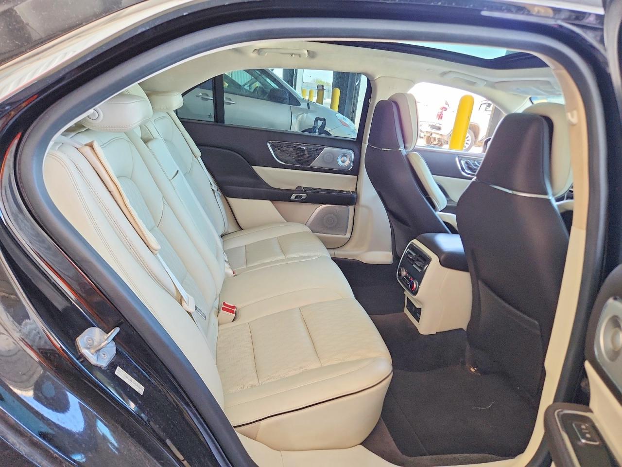 2017 LINCOLN CONTINENTAL BLACK LABEL photo 19