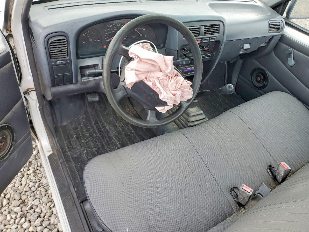 1997 NISSAN TRUCK BASE photo 15