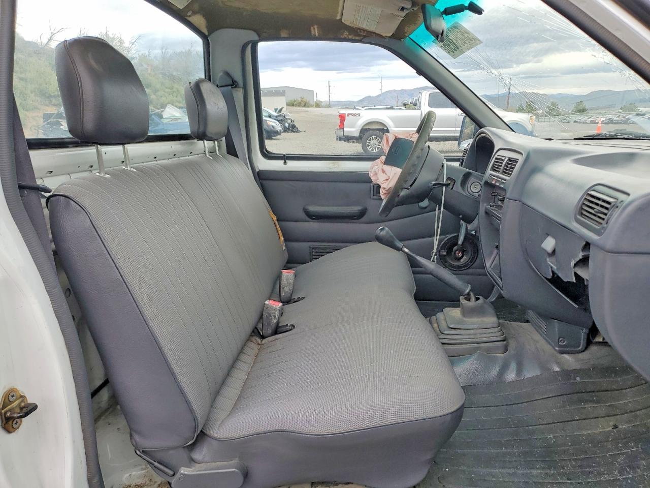 1997 NISSAN TRUCK BASE photo 19