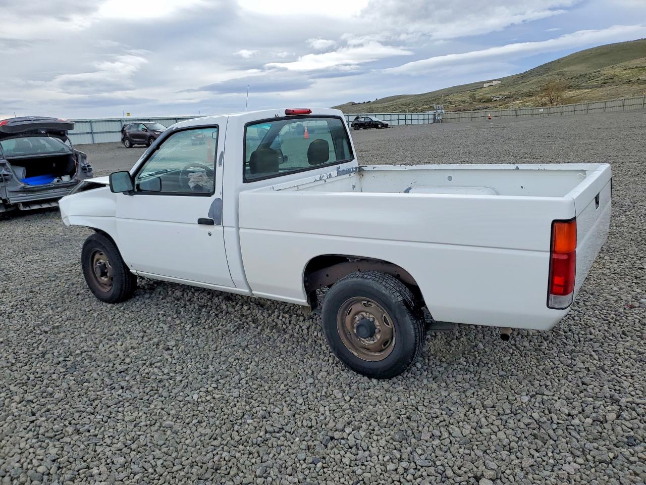 1997 NISSAN TRUCK BASE photo 3