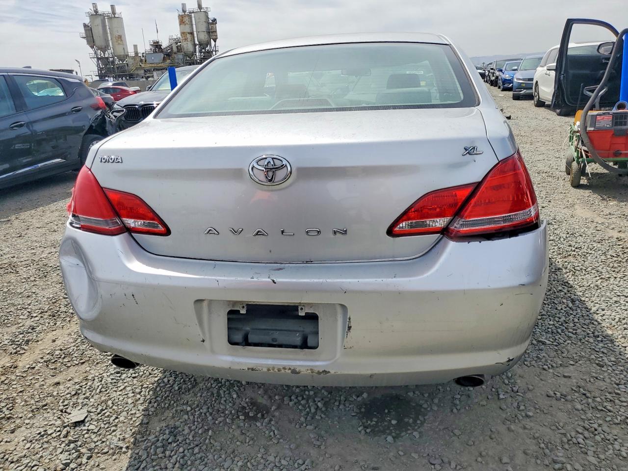 2005 TOYOTA AVALON XL photo 16