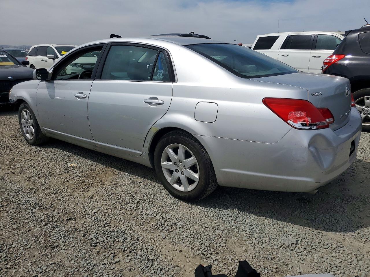 2005 TOYOTA AVALON XL photo 4
