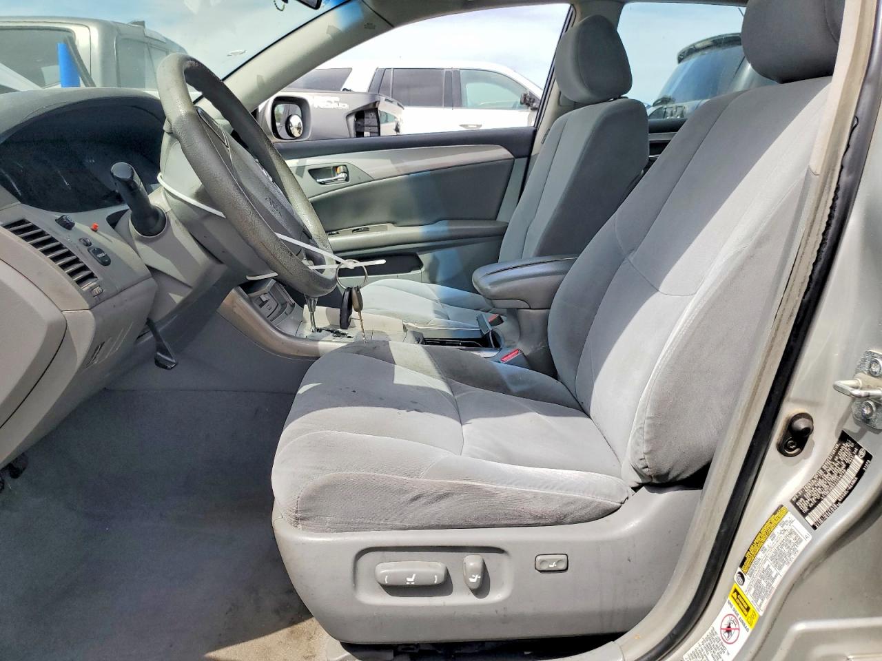 2005 TOYOTA AVALON XL photo 19
