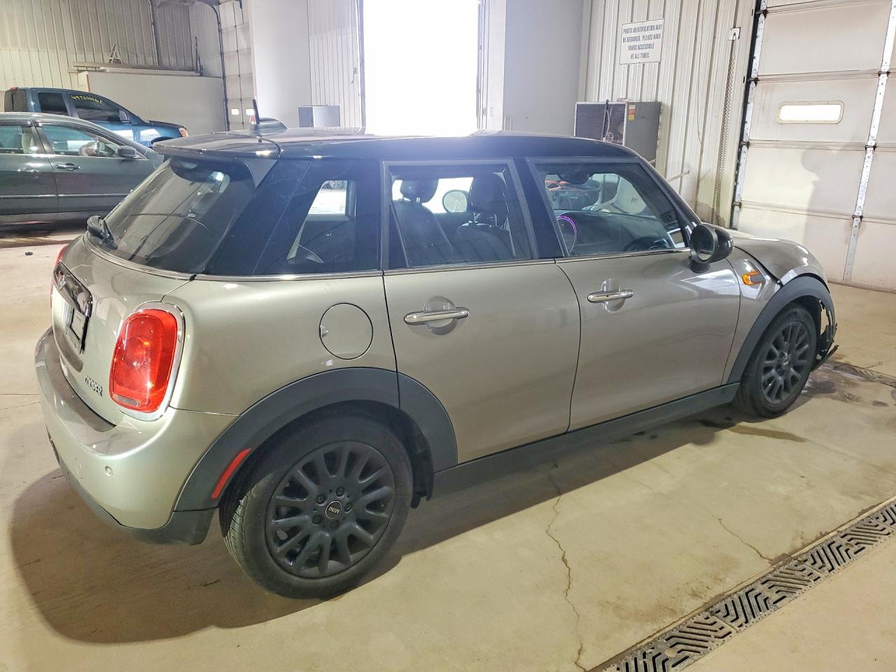 2017 MINI COOPER photo 5