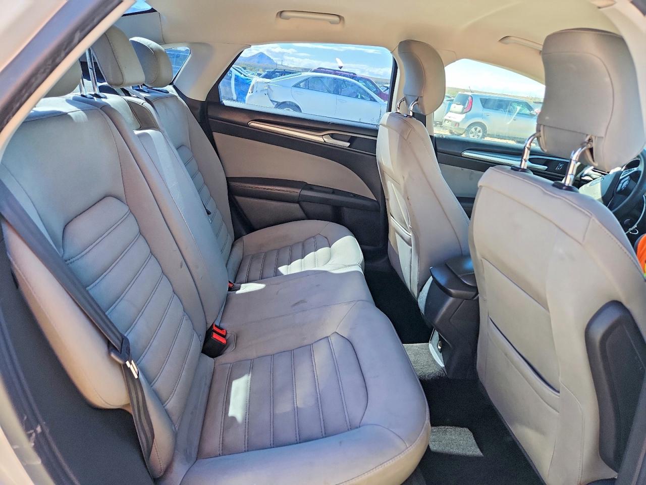 2013 FORD FUSION S photo 19