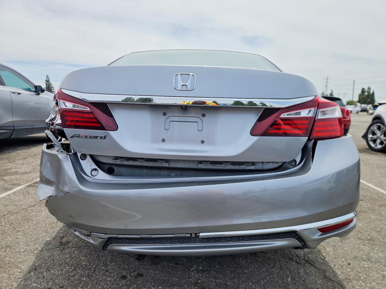 2017 HONDA ACCORD LX photo 11