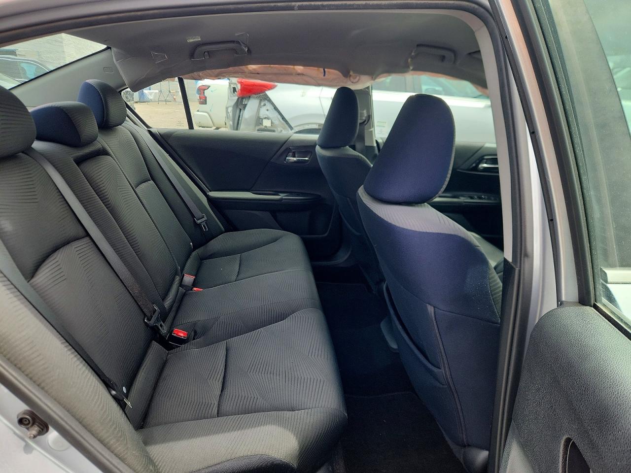2017 HONDA ACCORD LX photo 19