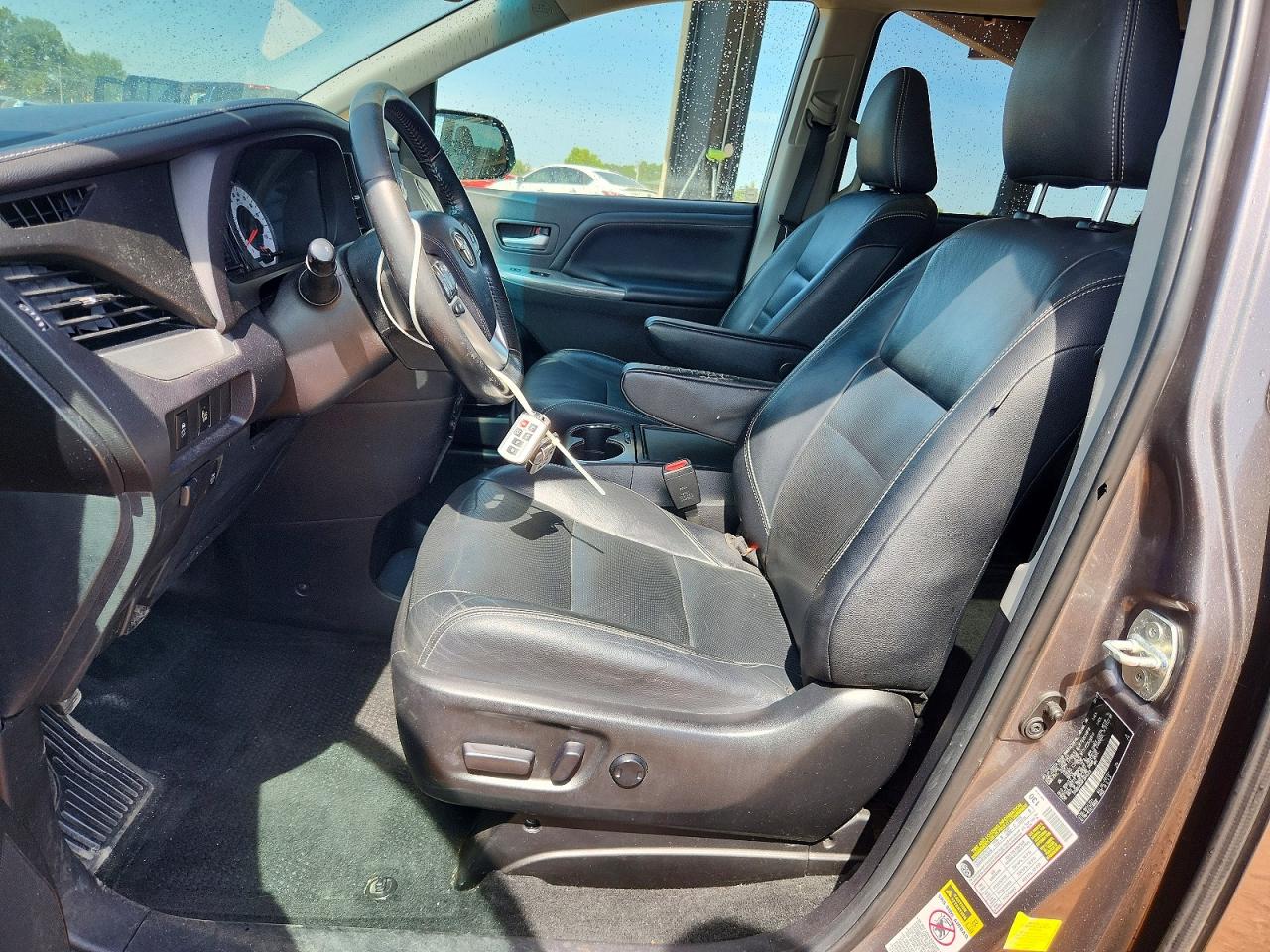 2015 TOYOTA SIENNA SPORT photo 19
