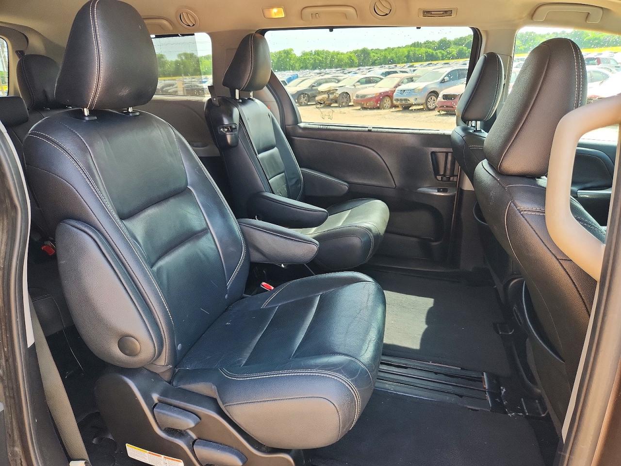 2015 TOYOTA SIENNA SPORT photo 31