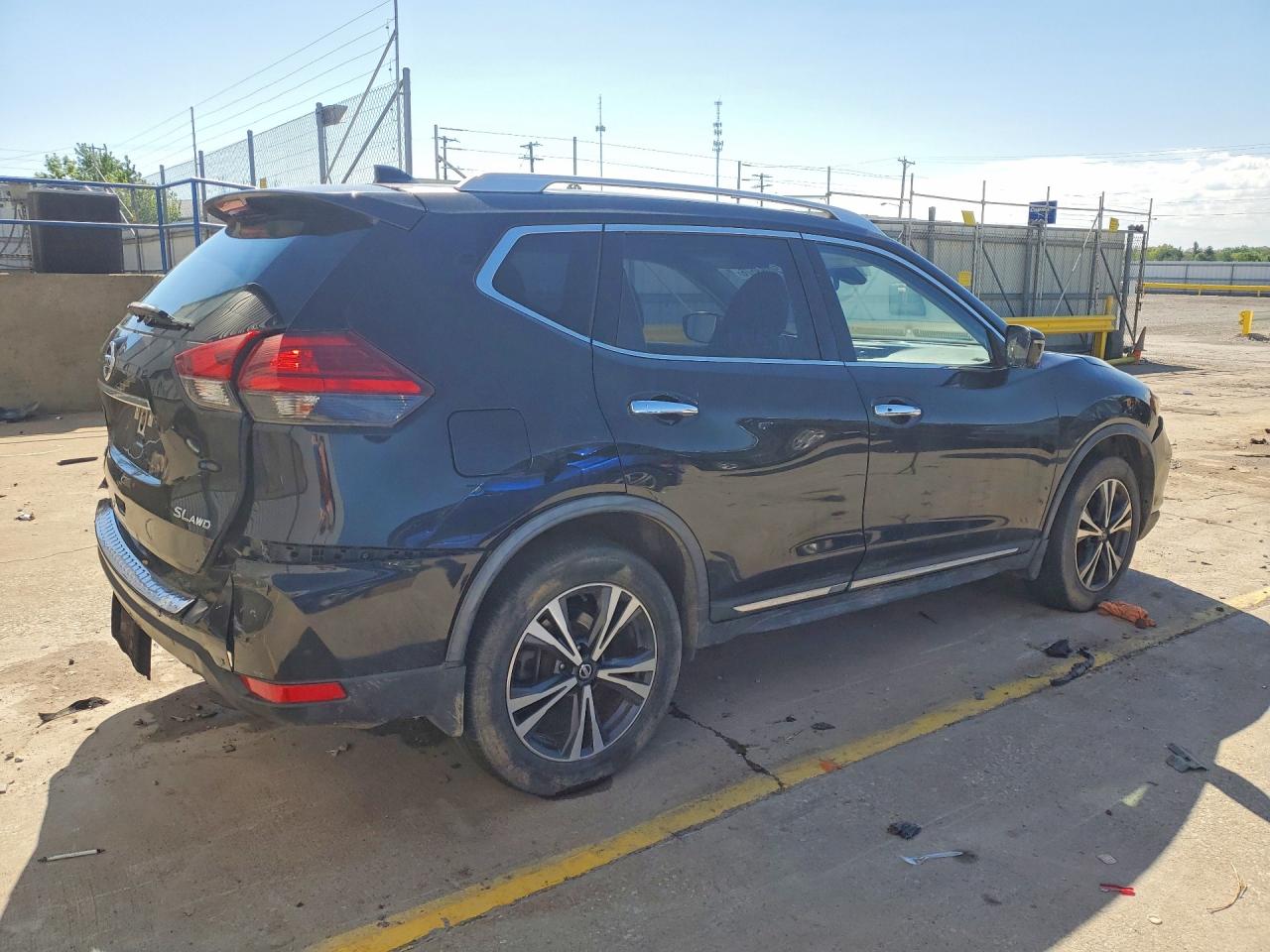 2017 NISSAN ROGUE SL photo 5
