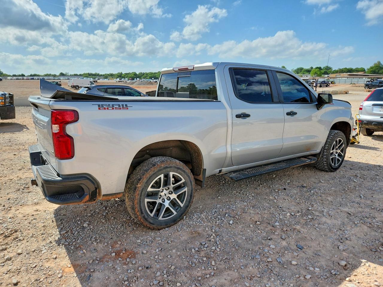 2019 CHEVROLET SILVERADO K1500 LT TRAIL BOSS photo 3