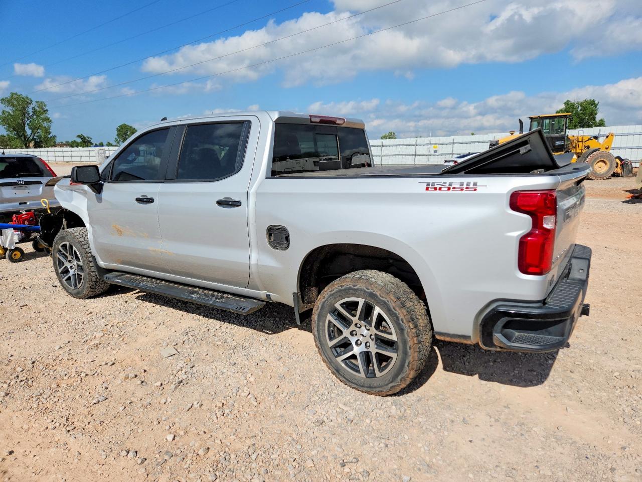 2019 CHEVROLET SILVERADO K1500 LT TRAIL BOSS photo 2