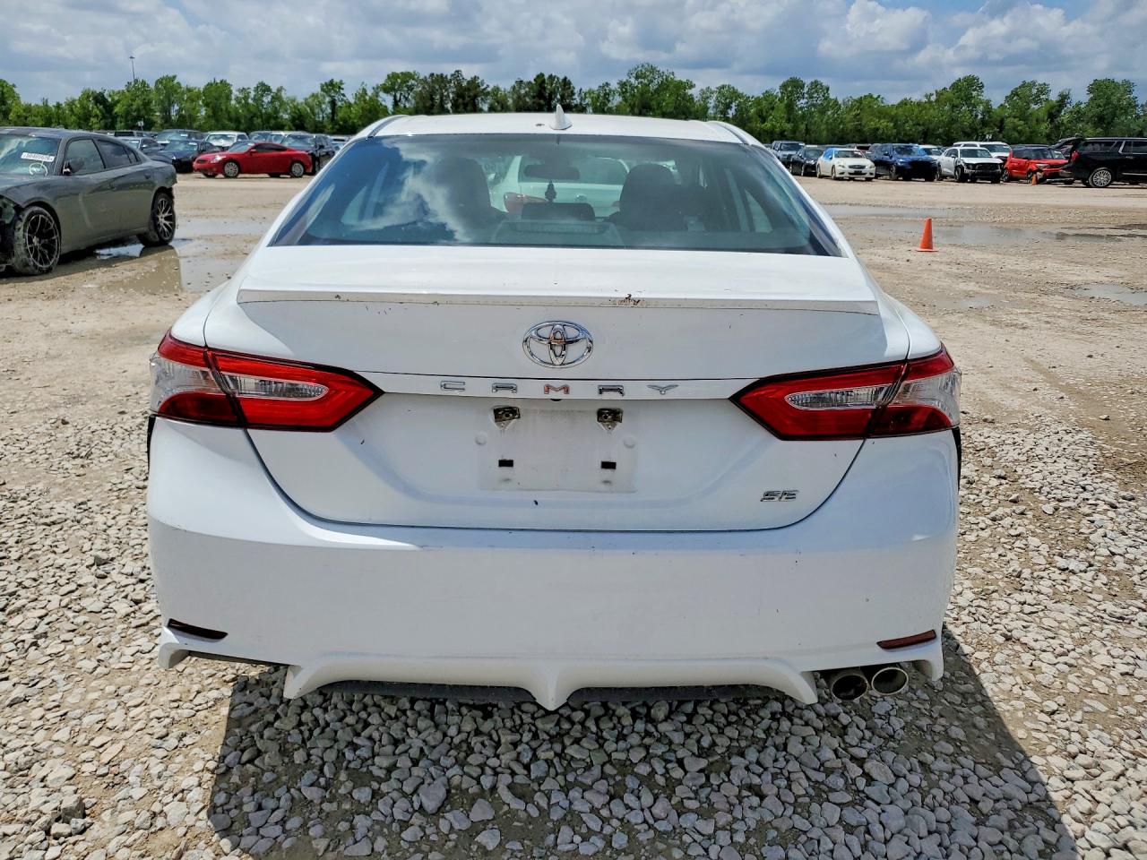 2020 TOYOTA CAMRY SE photo 11