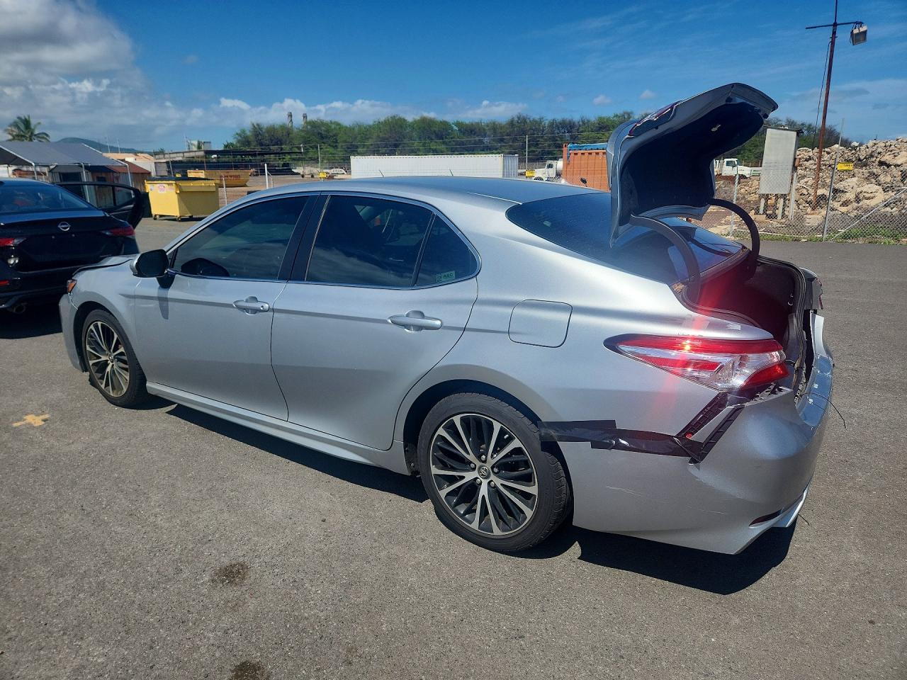 2018 TOYOTA CAMRY L photo 3