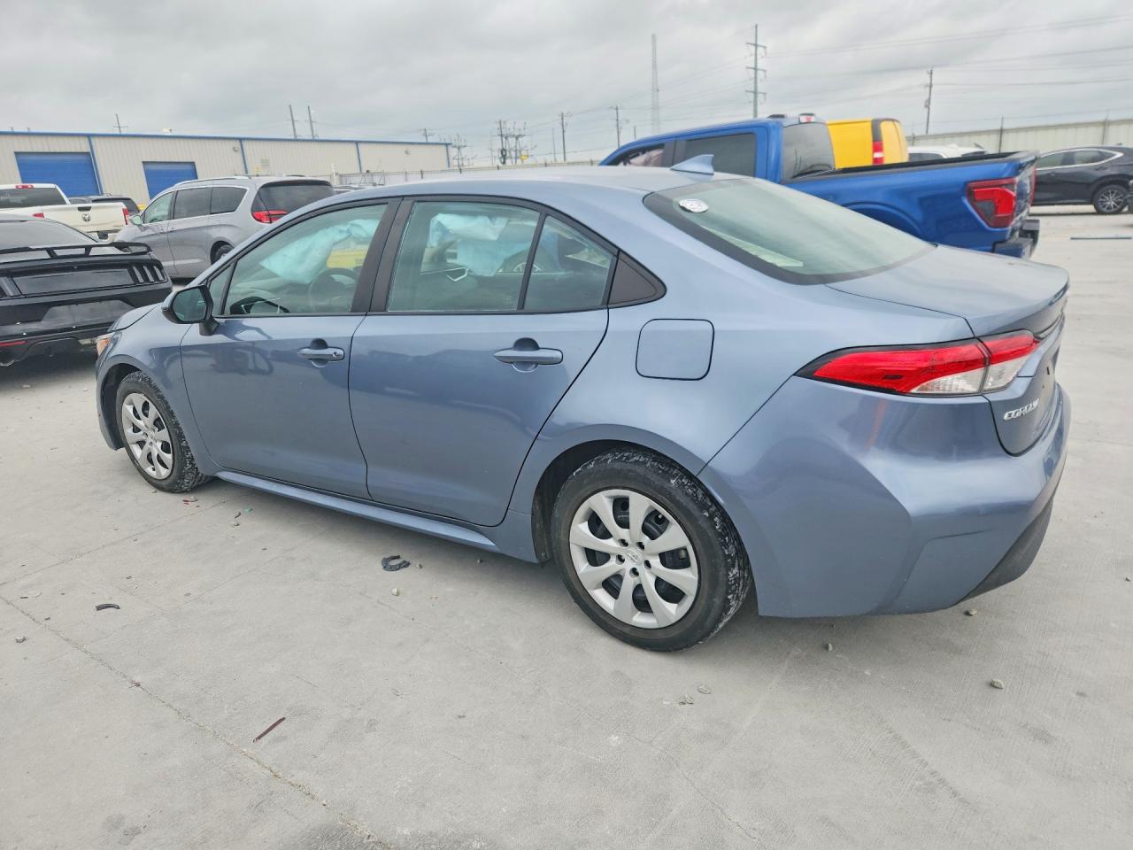 2023 TOYOTA COROLLA LE photo 3
