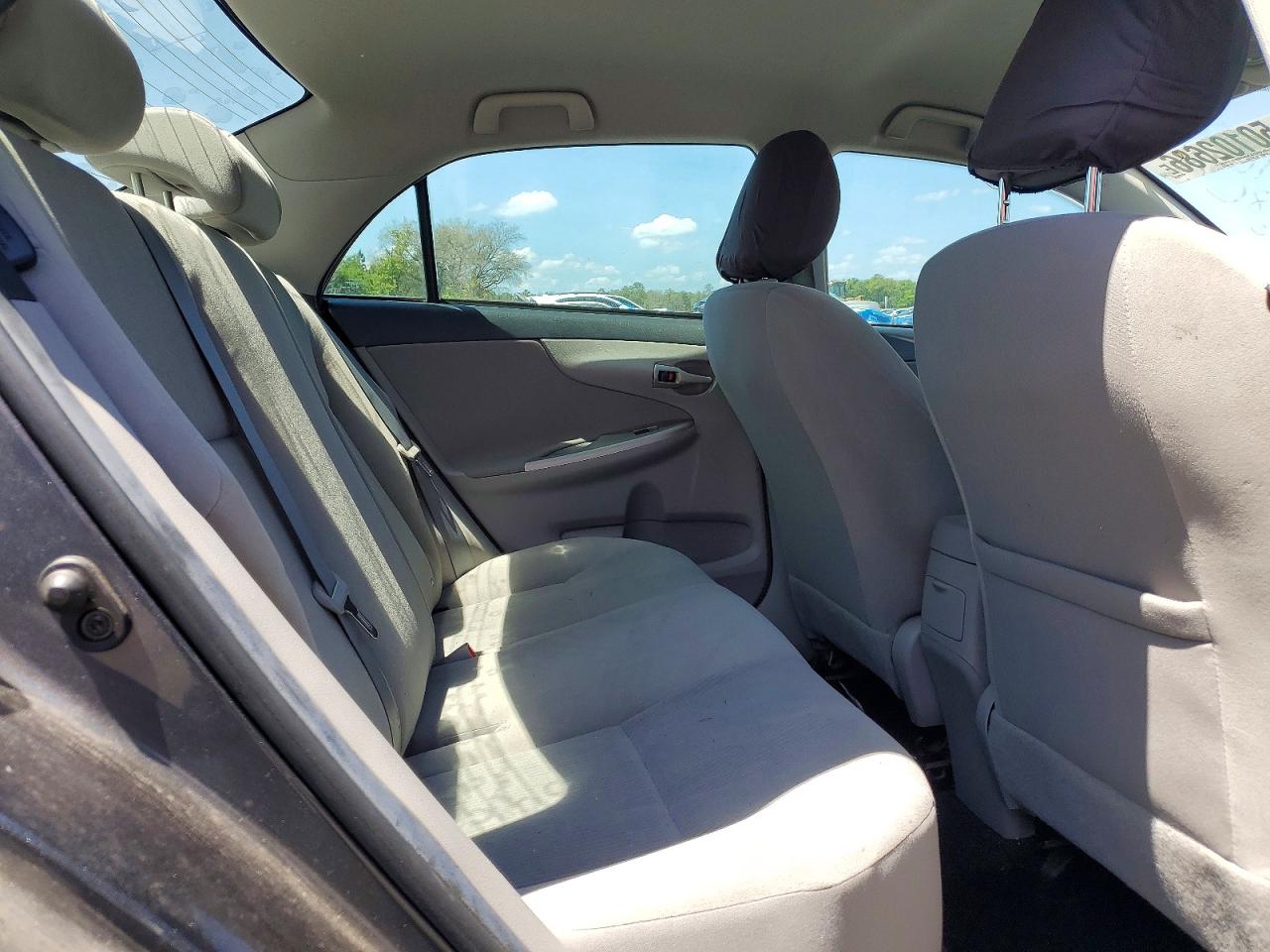 2012 TOYOTA COROLLA LE photo 28