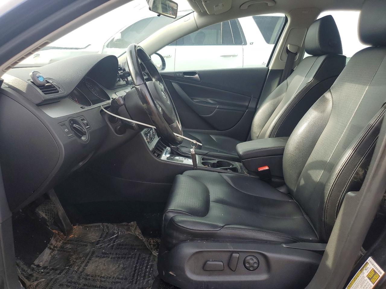 2010 VOLKSWAGEN PASSAT KOMFORT photo 13