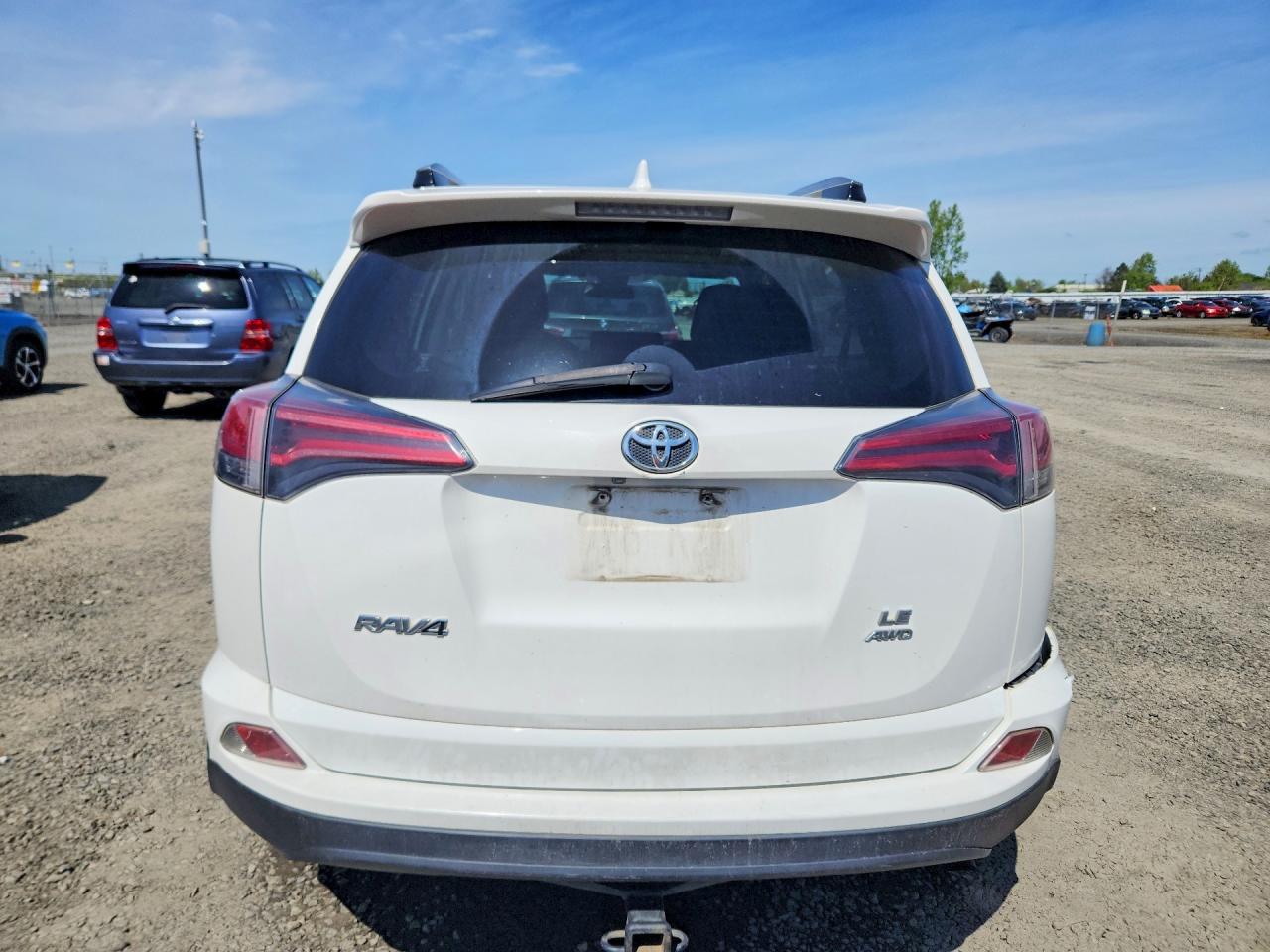 2018 TOYOTA RAV4 LE photo 16