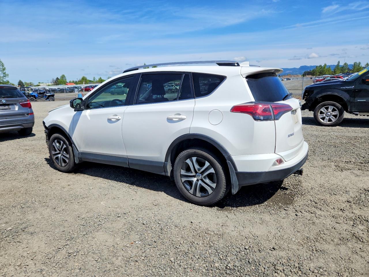 2018 TOYOTA RAV4 LE photo 4