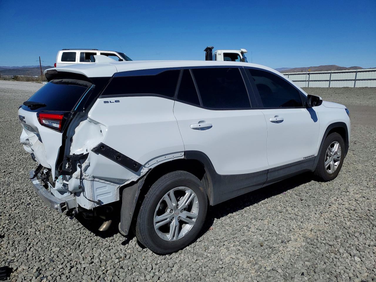 2024 GMC TERRAIN SLE photo 5