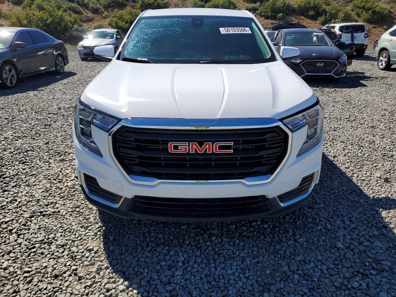 2024 GMC TERRAIN SLE photo 9