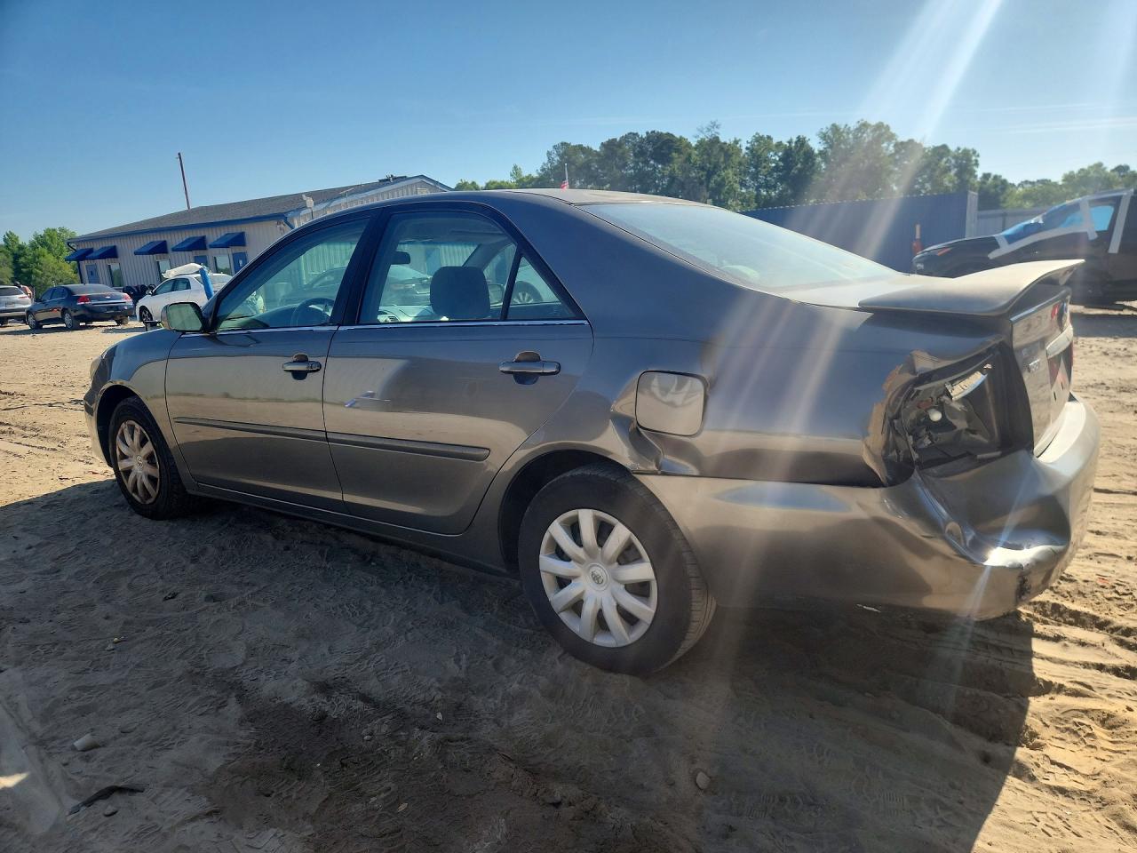 2005 TOYOTA CAMRY LE photo 3