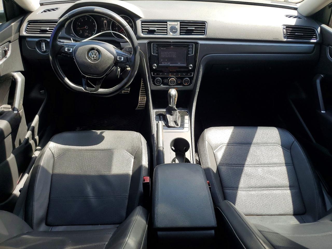 2017 VOLKSWAGEN PASSAT R-LINE photo 15