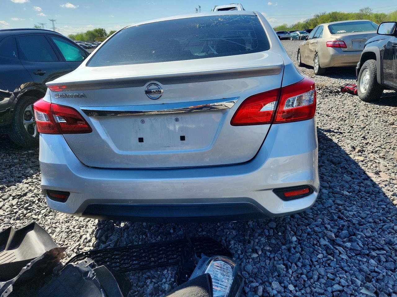2017 NISSAN SENTRA S photo 6