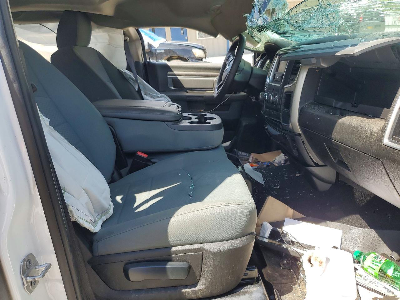 2019 RAM 1500 CLASSIC SLT photo 13