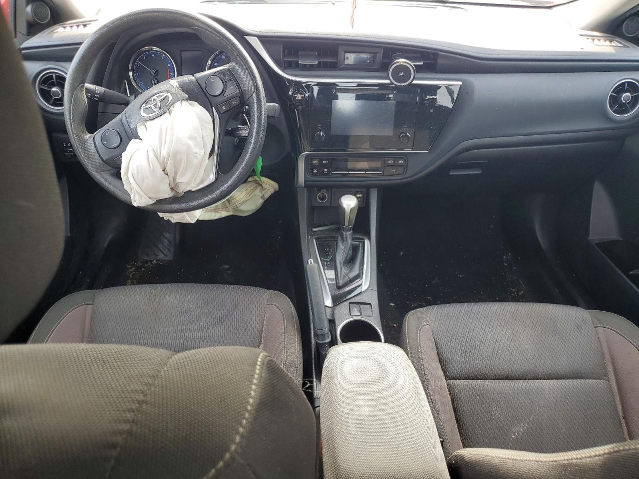 2017 TOYOTA COROLLA LE photo 8