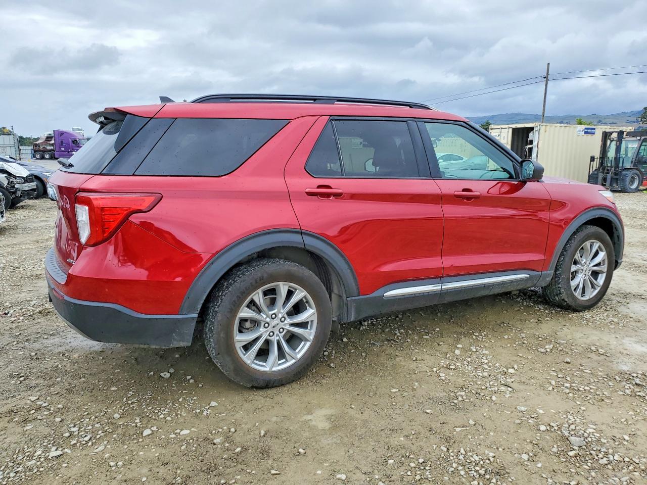 2021 FORD EXPLORER XLT photo 3