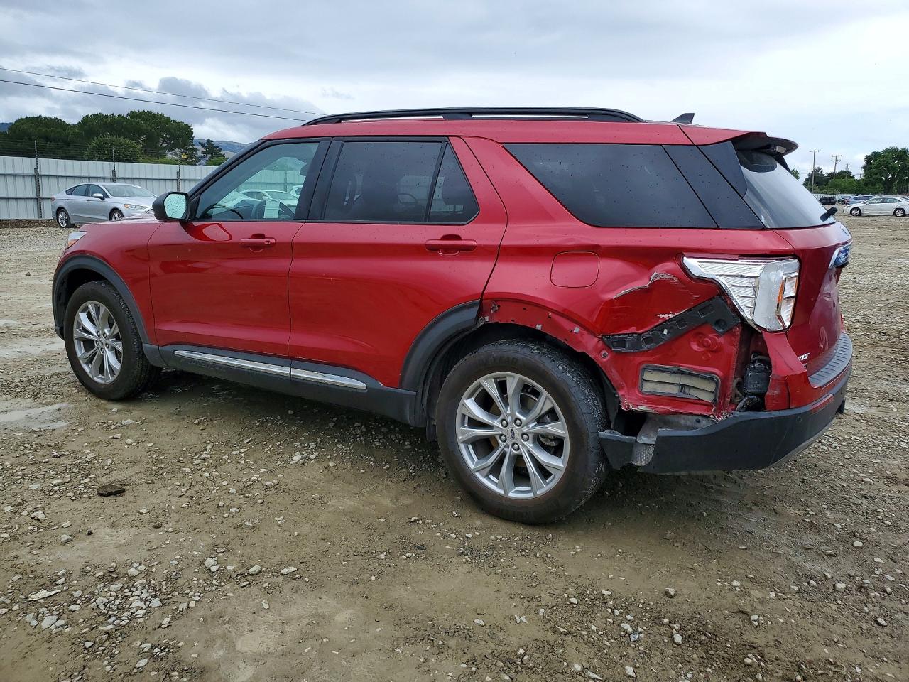 2021 FORD EXPLORER XLT photo 2