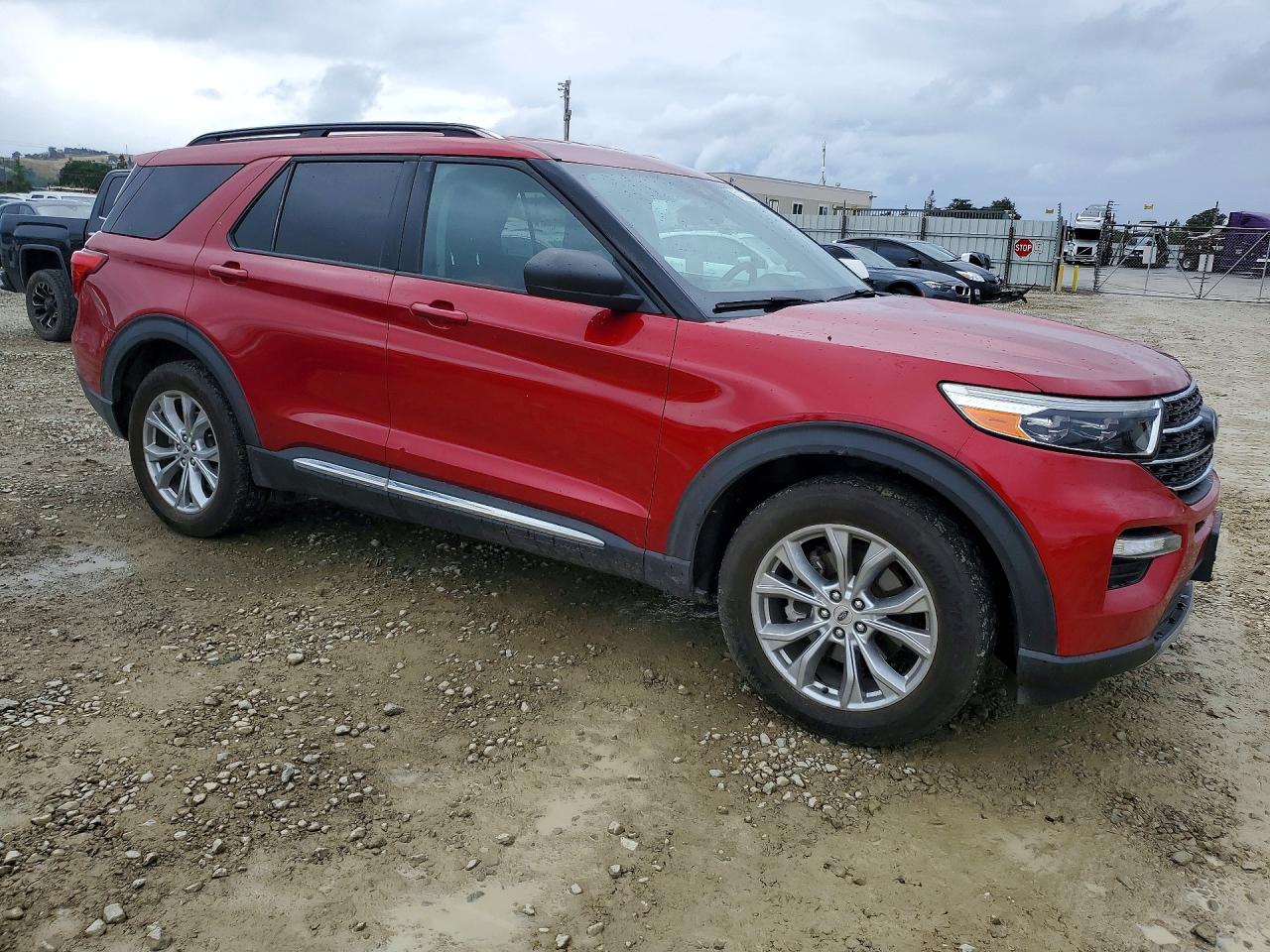 2021 FORD EXPLORER XLT photo 4