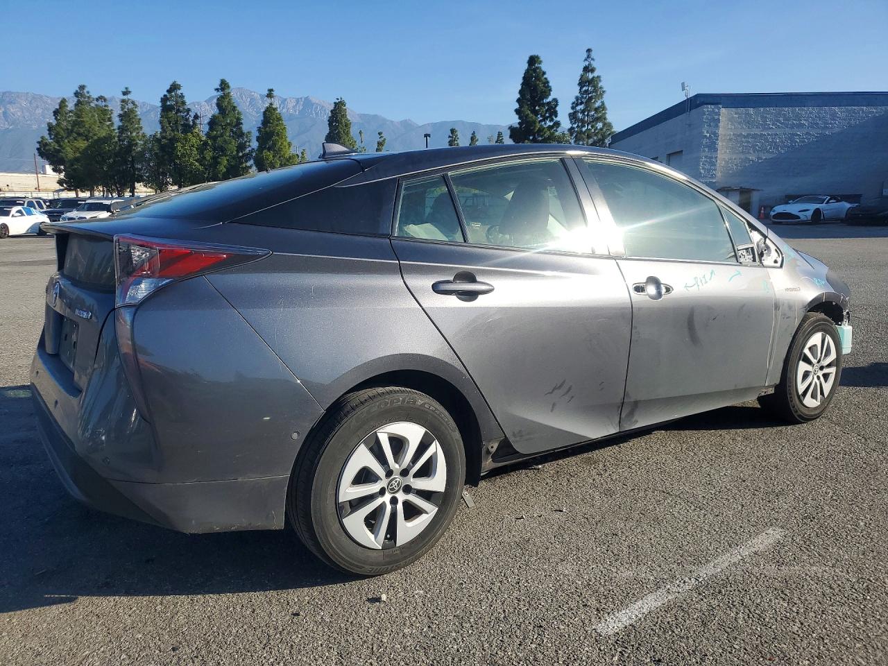 2017 TOYOTA PRIUS THREE photo 5