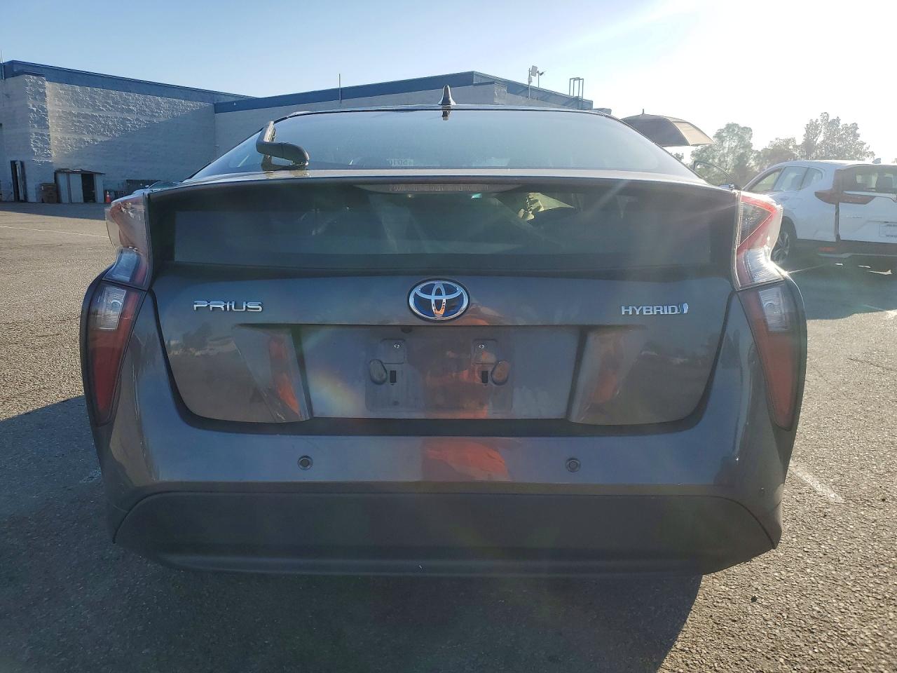 2017 TOYOTA PRIUS THREE photo 11