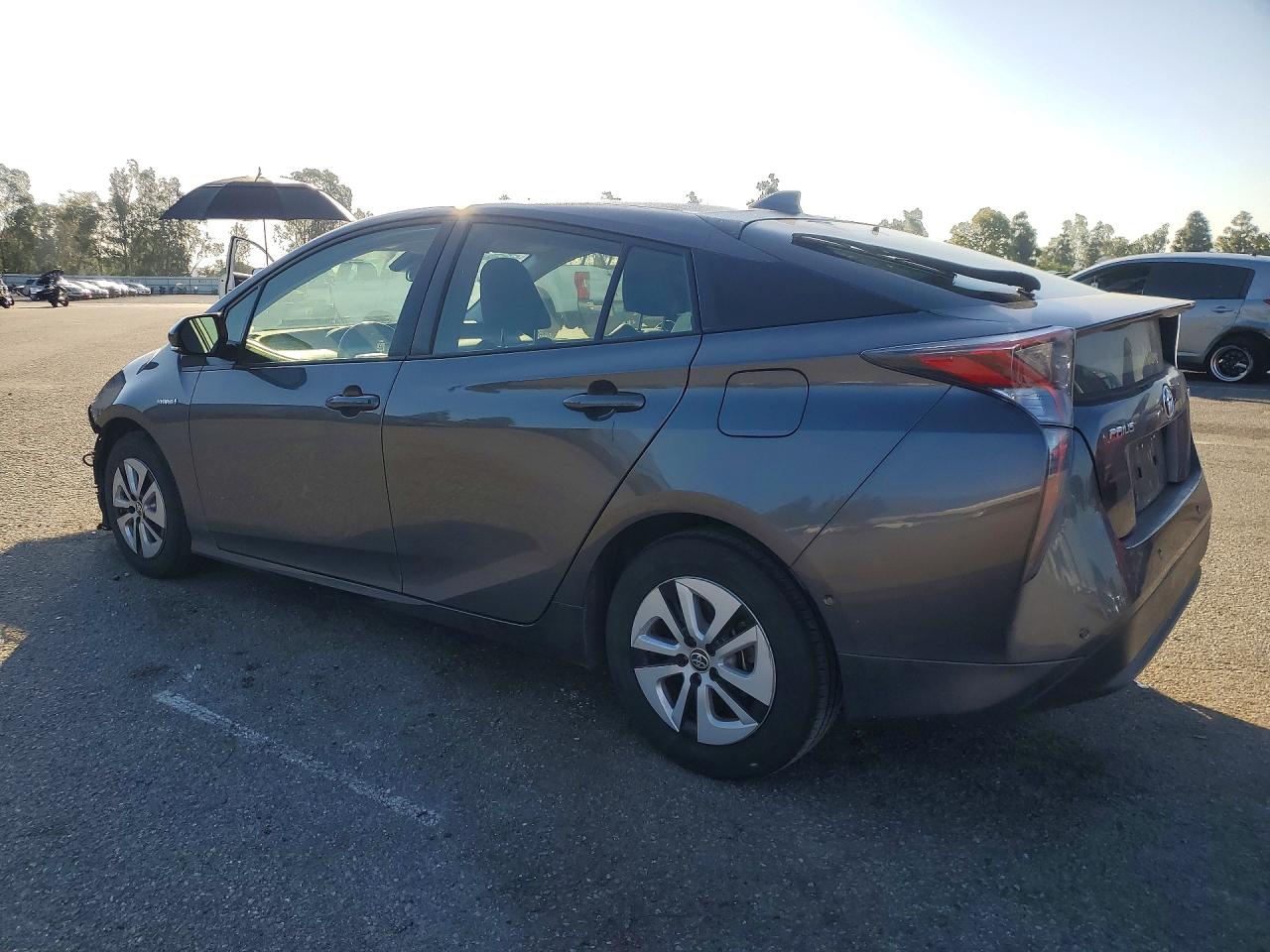 2017 TOYOTA PRIUS THREE photo 3