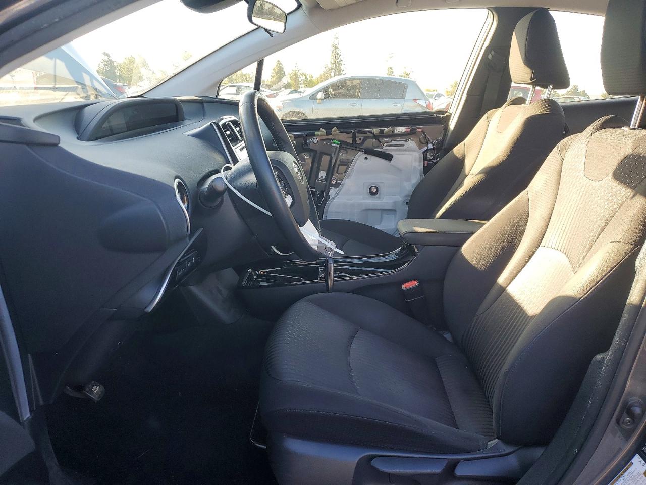 2017 TOYOTA PRIUS THREE photo 13